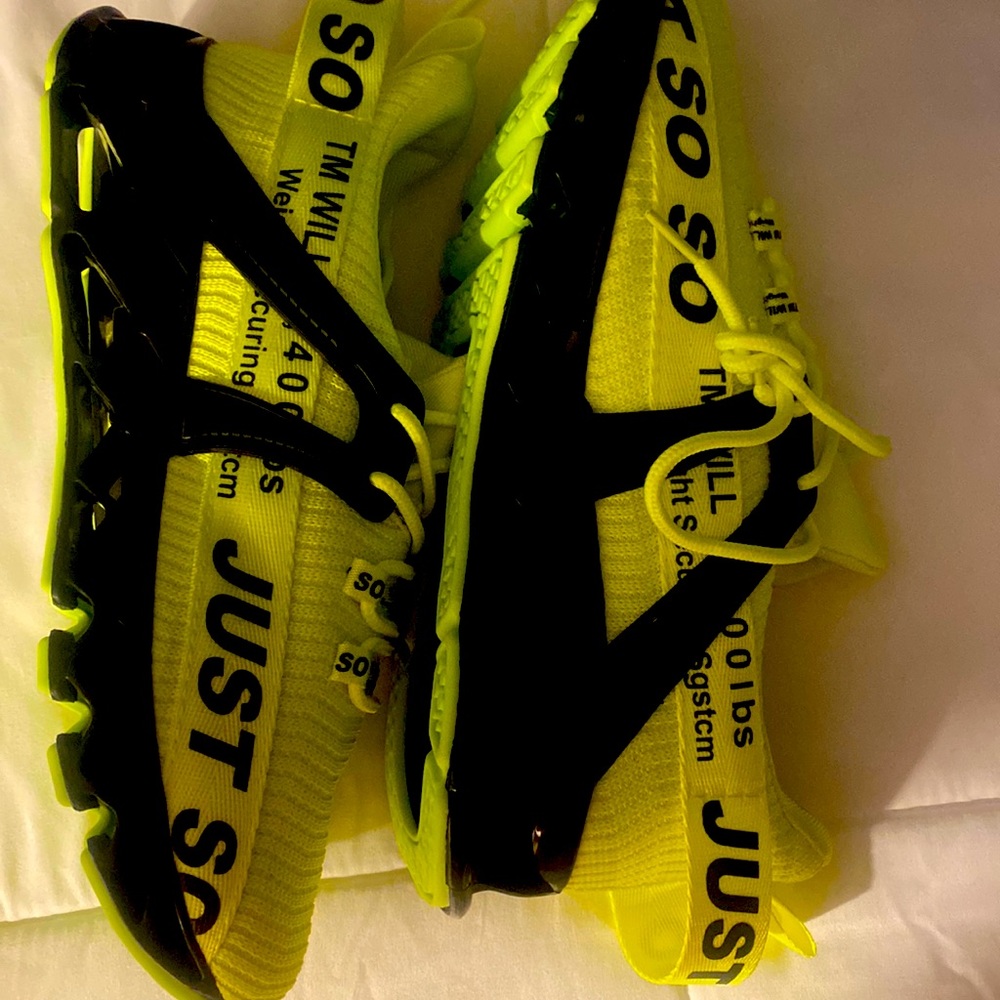 Just so so tennis shoes never been worn brand new